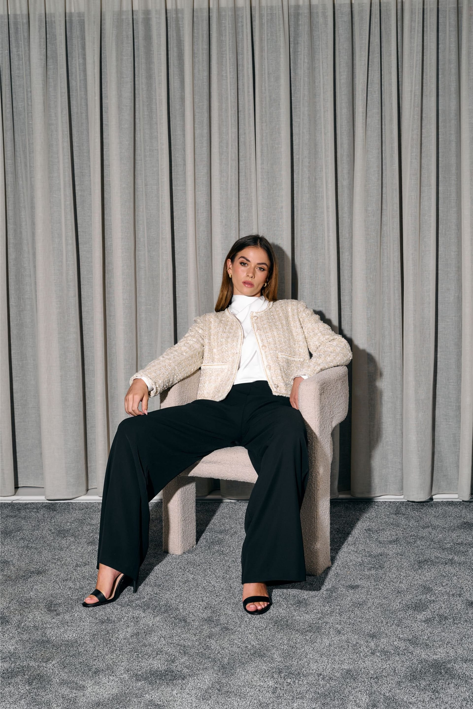 Finding Friday Finding Friday Women's Sequin Boucle Tailored Jacket in Cream - 4