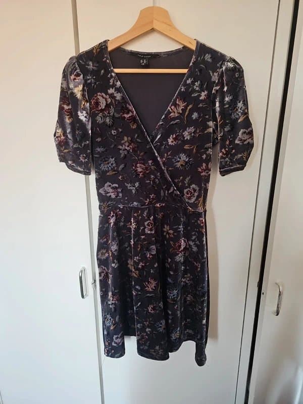 New Look Velvet vintage floral mini-dress Size 10 - 14