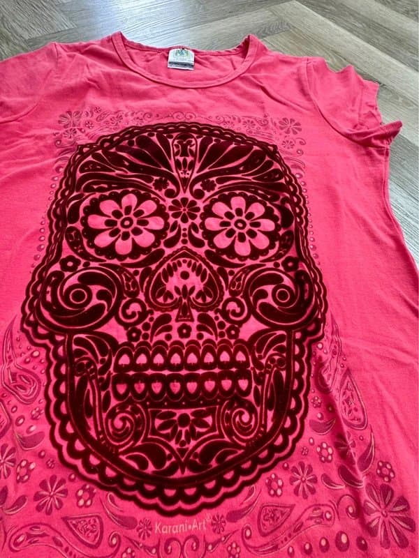 Karani Karani-Art Mexican Sugar Skull Graphic Tee – Pink Velvet Flock Detail | Size M (Est. UK 10)