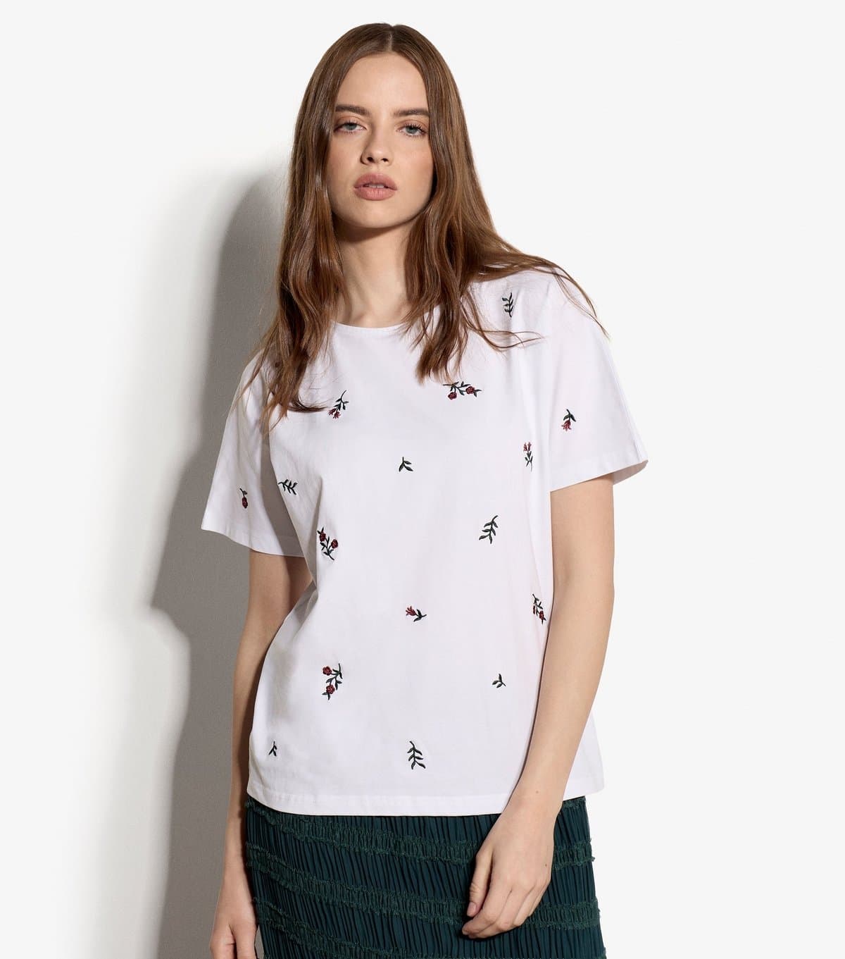 Apricot Women's White Floral Embroidered T-Shirt Apricot New Look