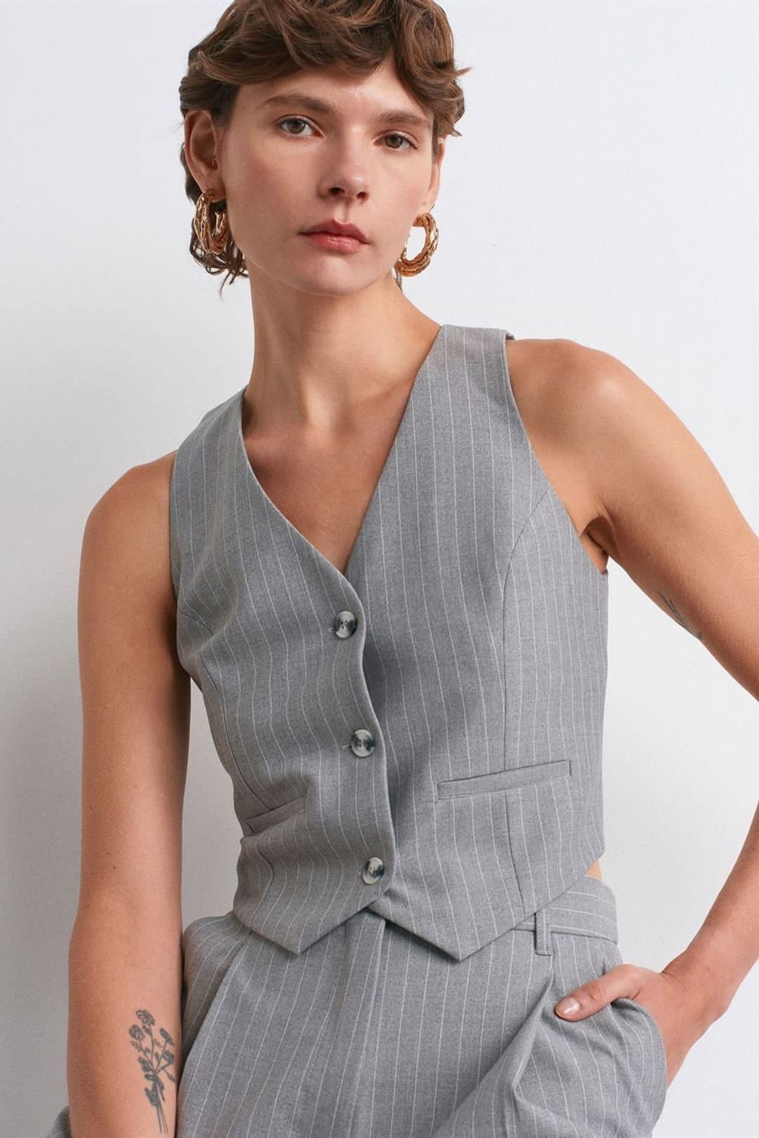 Dilvin Dilvin Women's Striped Cropped Waistcoat in Grey