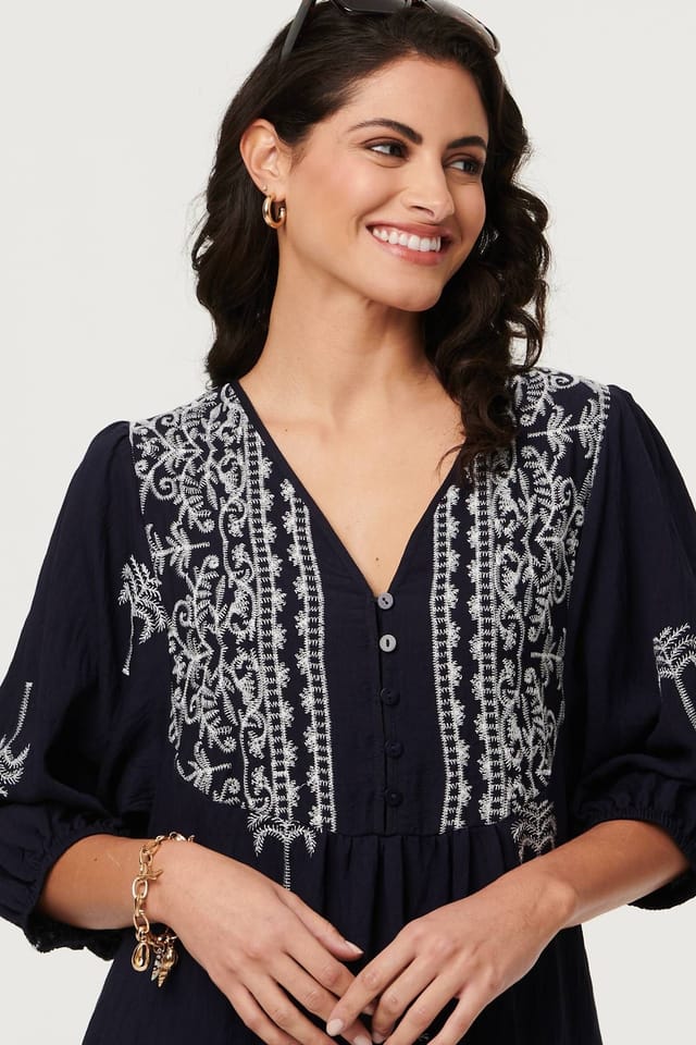 Izabel London Izabel London Women's Border Print Relaxed V-Neck Midi Dress in Navy - 2