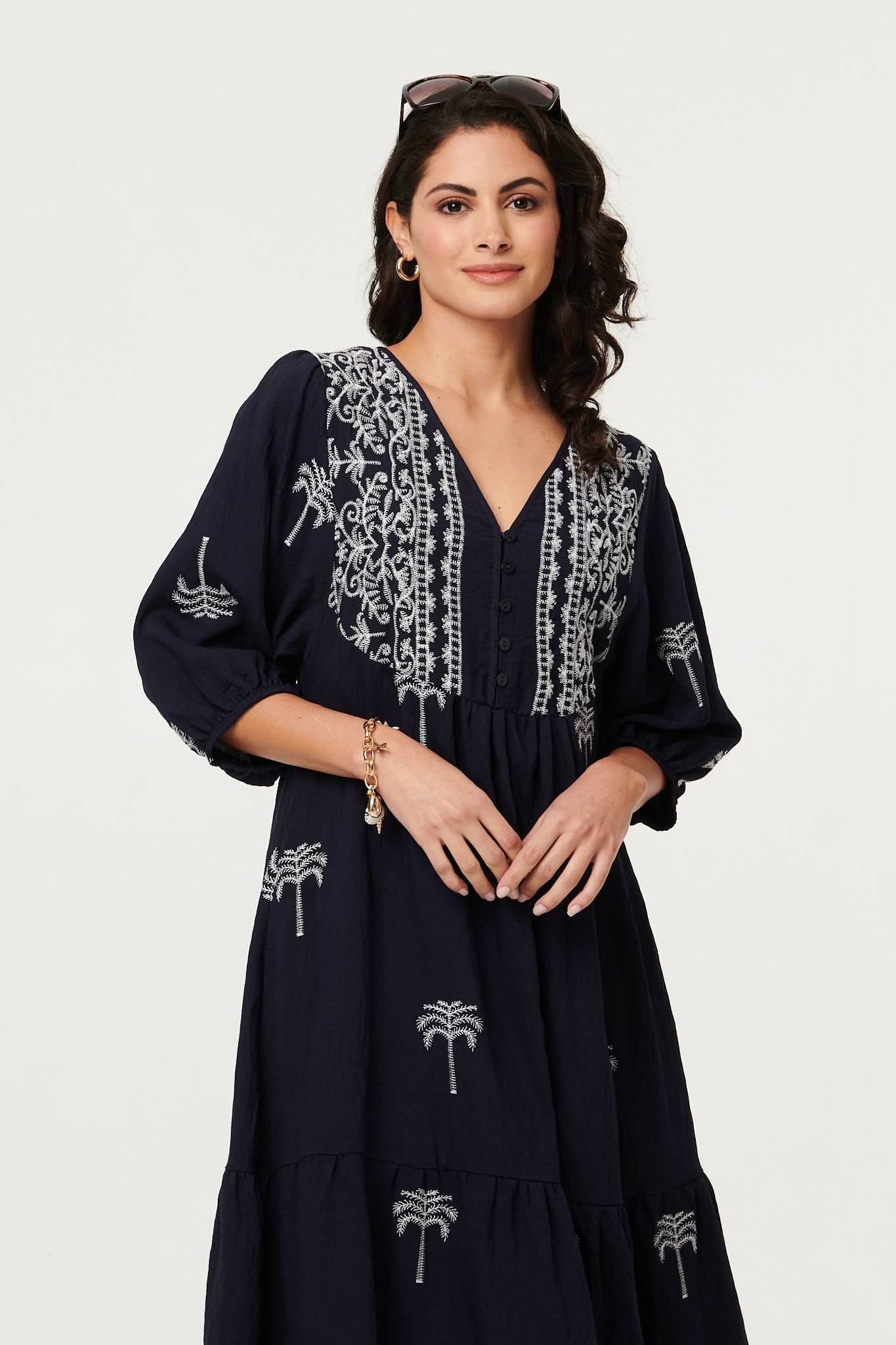 Izabel London Izabel London Women's Border Print Relaxed V-Neck Midi Dress in Navy - 4