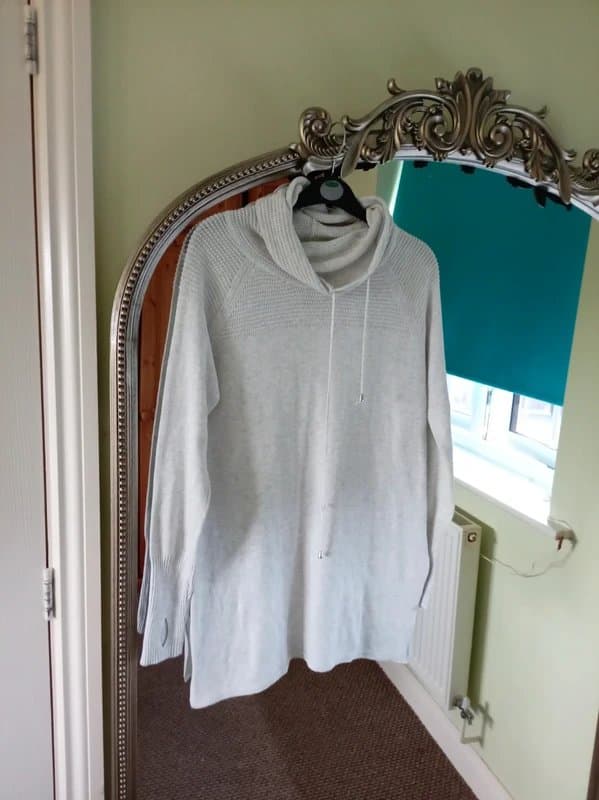 Artisan Ny Ladies size xl grey knitted hoodie jumper