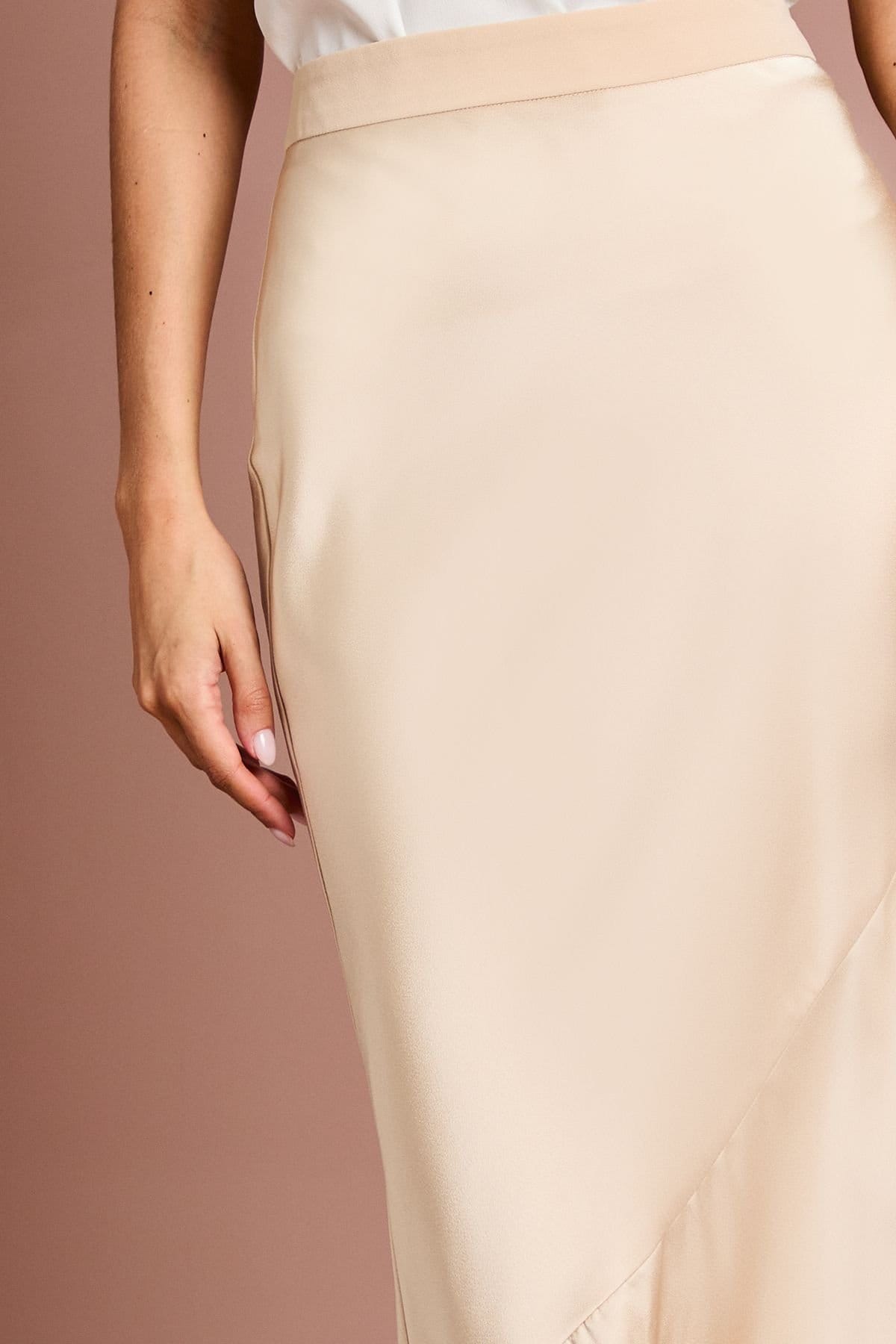 Coast Coast Women's Satin Detail Fitted Skirt in Champagne - 4