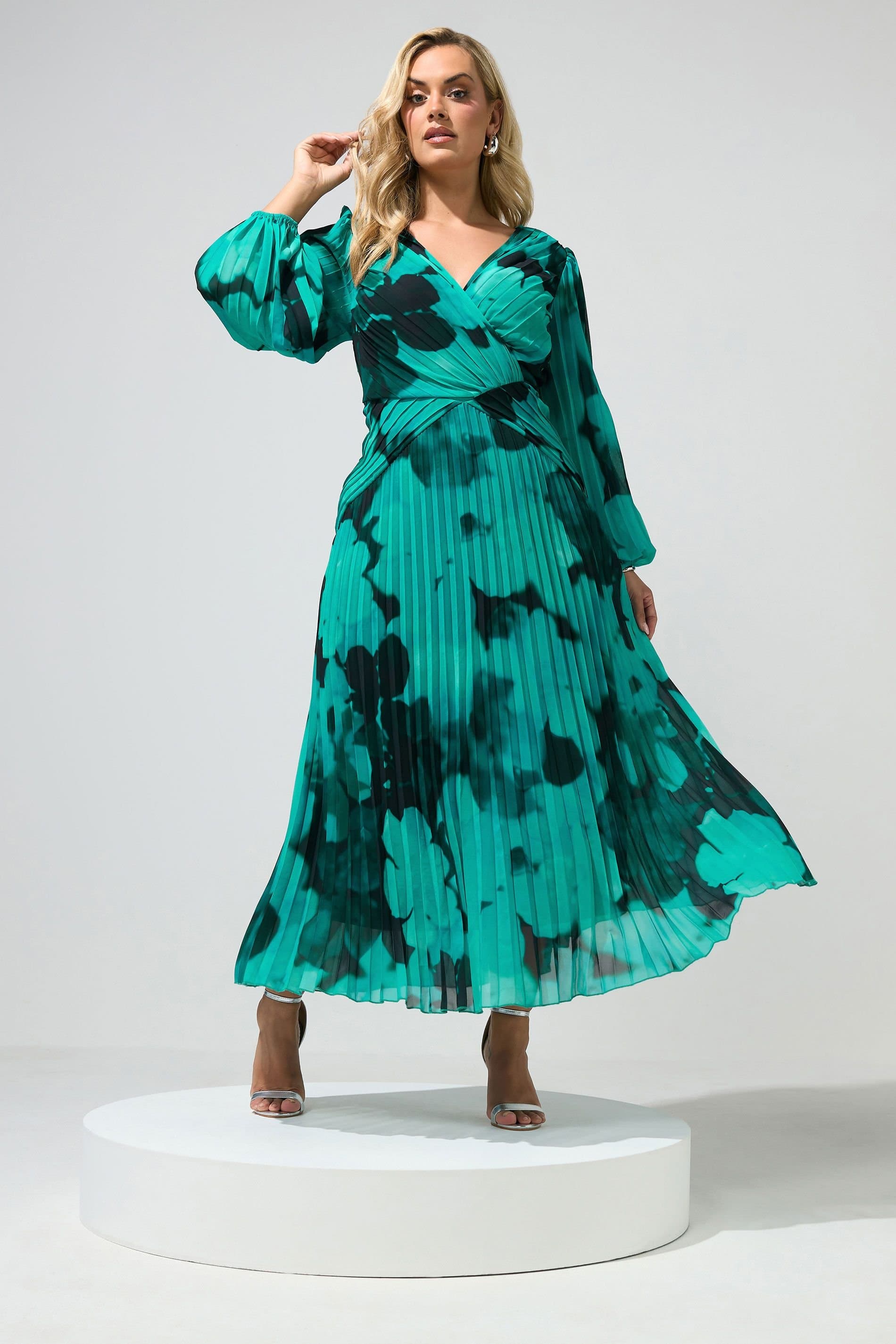 Yours Yours Women's Long Sleeve Pleat Maxi Dress in Teal