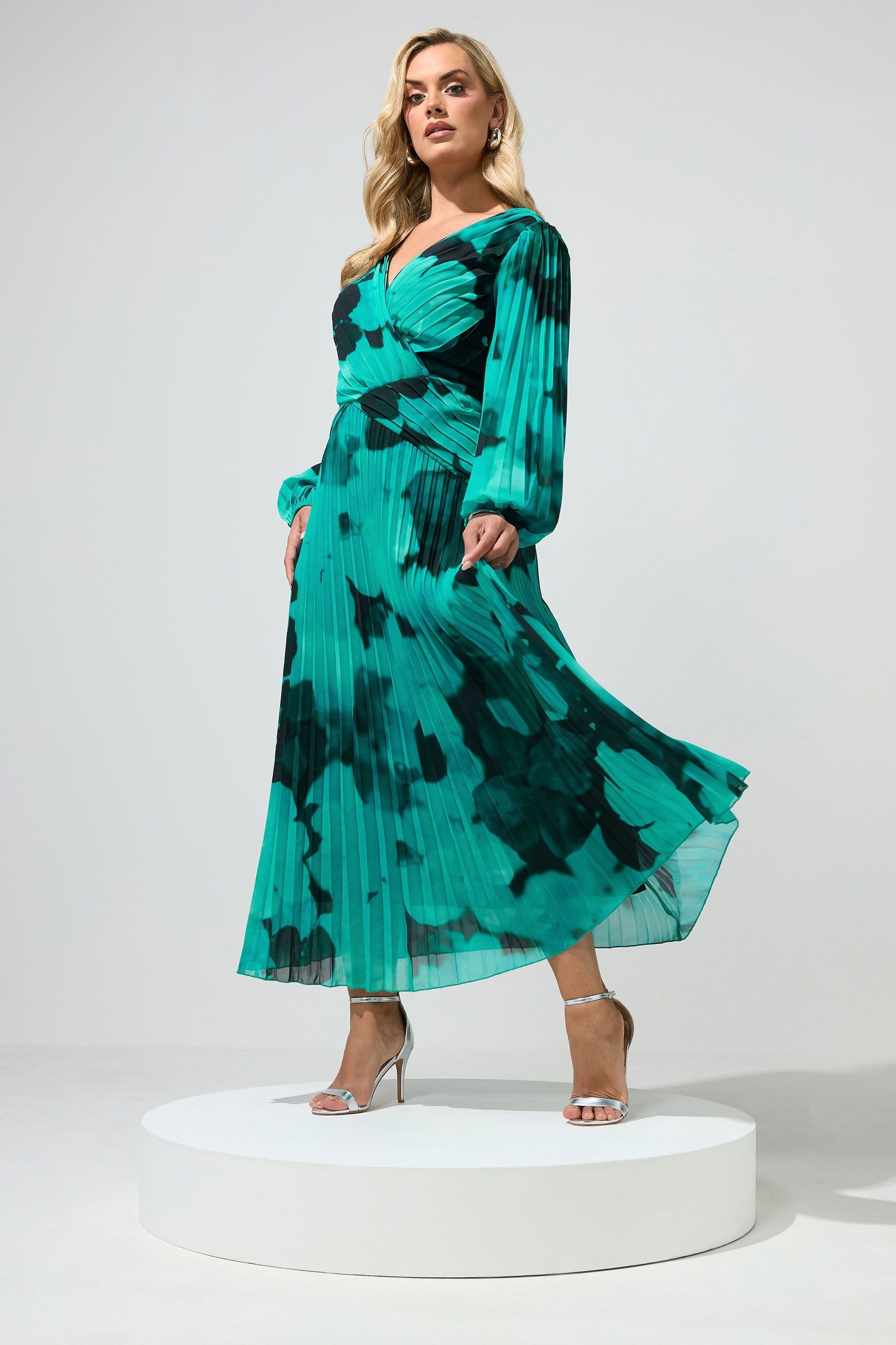 Yours Yours Women's Long Sleeve Pleat Maxi Dress in Teal - 4