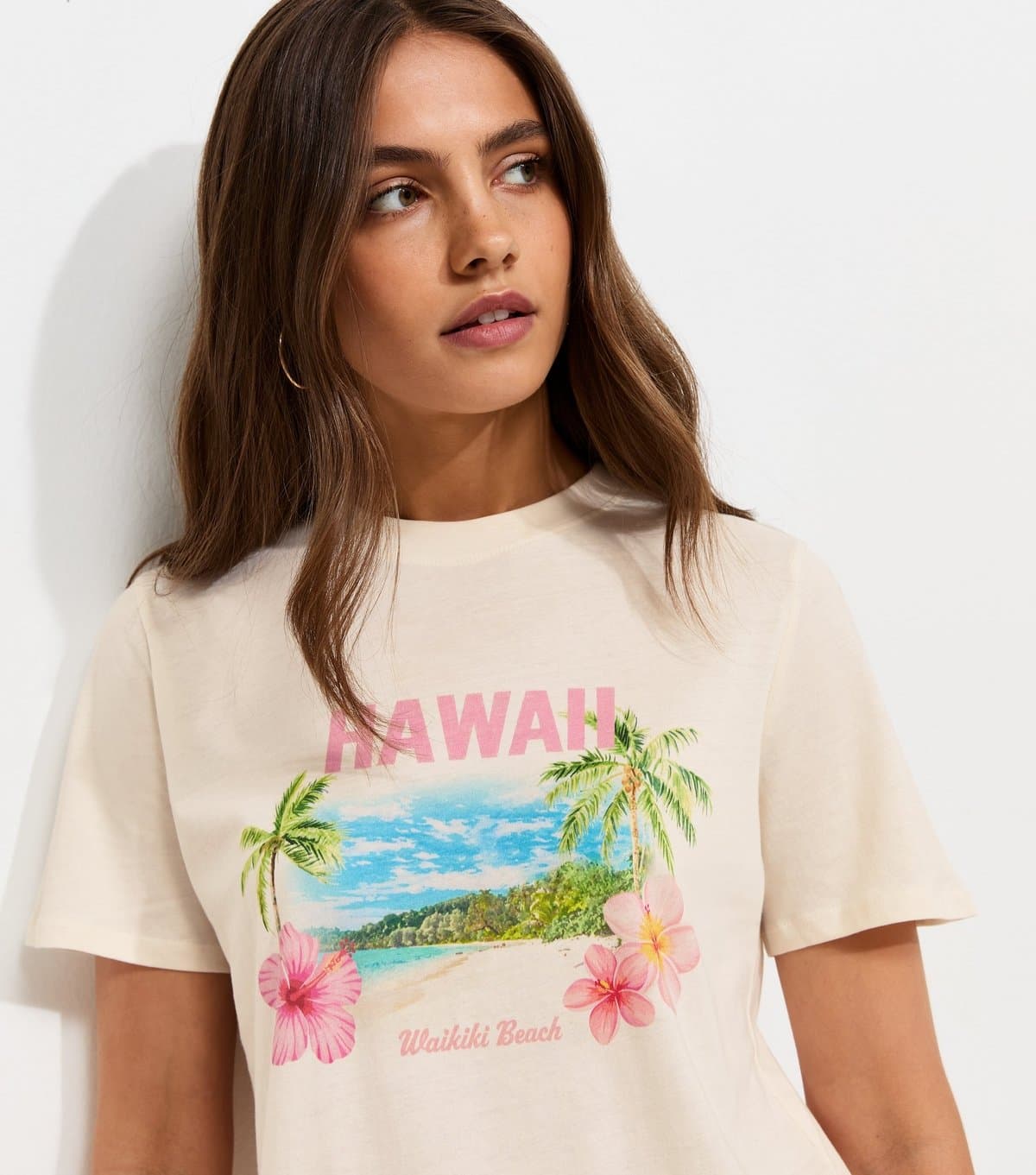 New Look Women's Off White Cotton Hawaii Print Relaxed T-Shirt New Look