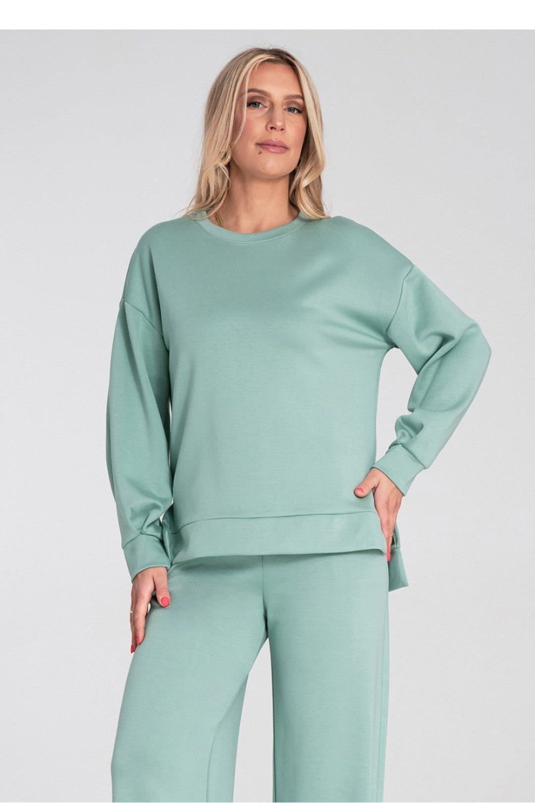 Love Lace Love Lace Women's Soft Elongated Back Sweatshirt with Side Slits in Green