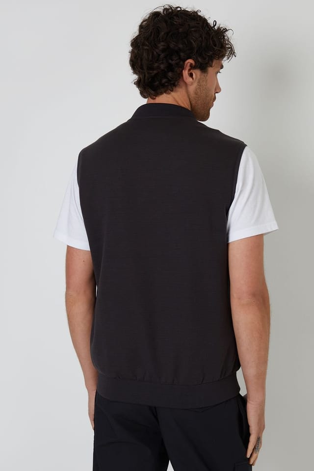 Threadbare Threadbare Men's Quilted Hybrid Gilet in Black - 2