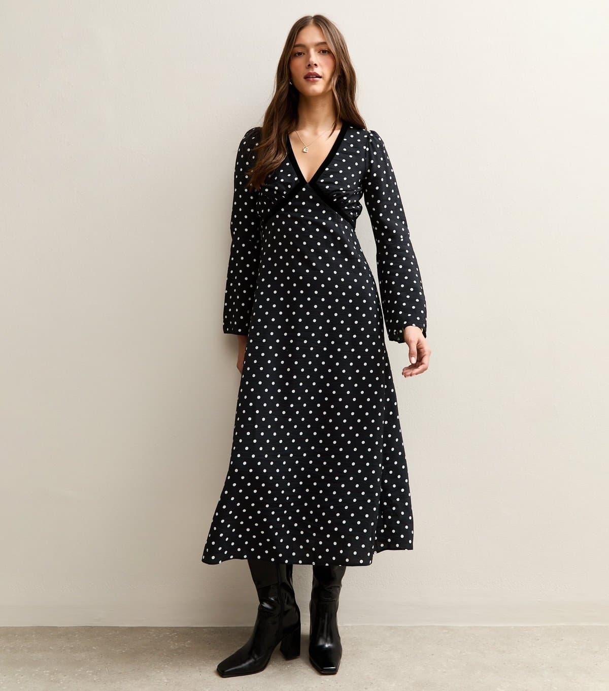 New Look Women's Black Polka Dot Flared Sleeve Velvet Detail Midi Dress New Look