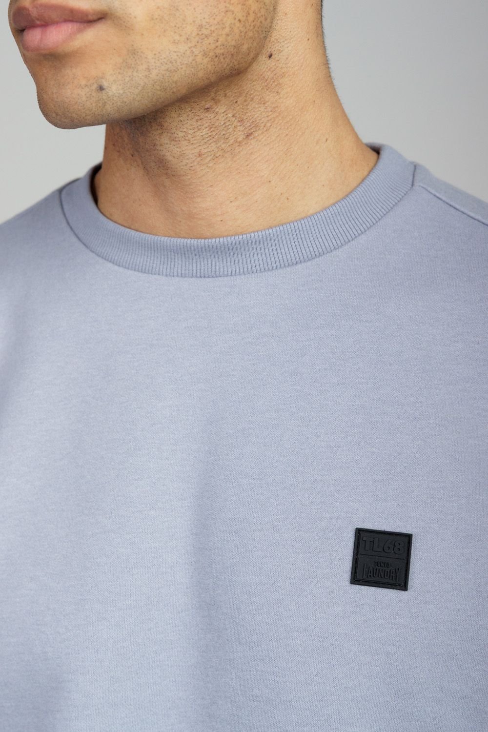 Tokyo Laundry Tokyo Laundry Men's Essential Brushed Fleece Crew Sweatshirt in Light Blue - 4