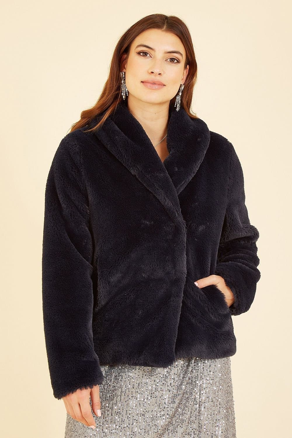 Yumi Yumi Women's Black Short Wrap Faux Fur Coat