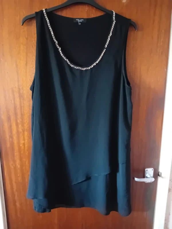 New Look Long sleeveless top with gold chain neck detail