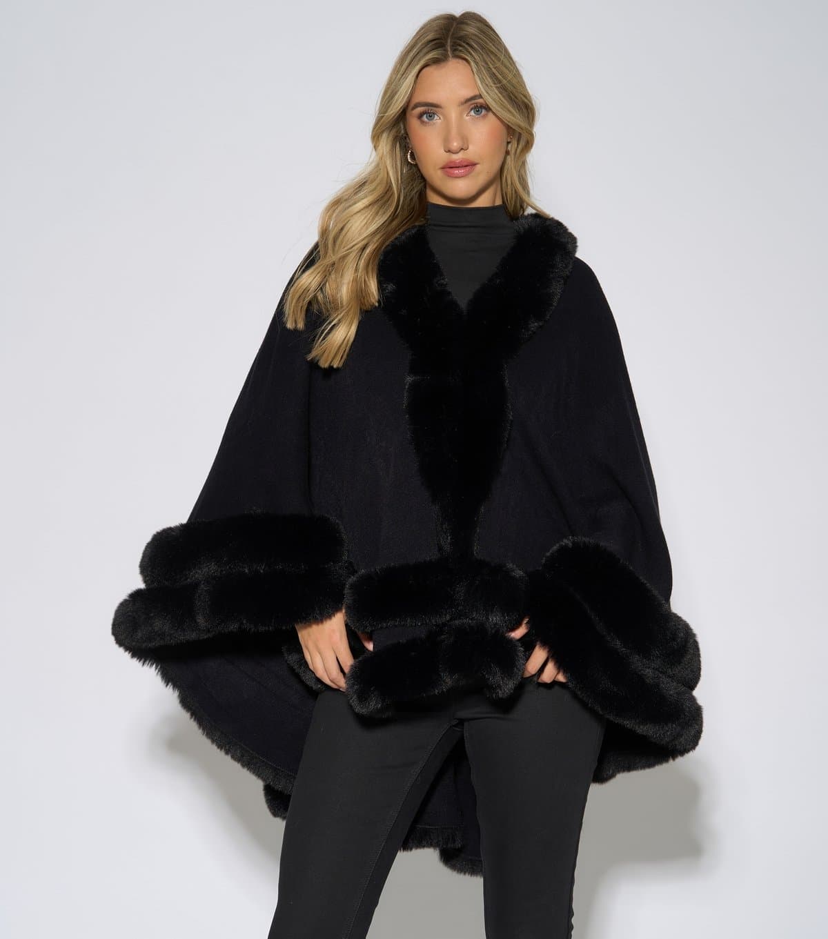 Gini London Women's Black Faux Fur Trim Cape Gini London New Look