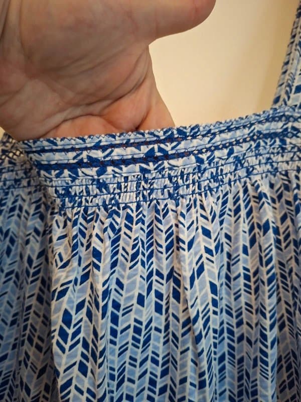 GAP Gap Blue & White Geometric Print Smocked Cotton Cami Top – Size L (14/16)