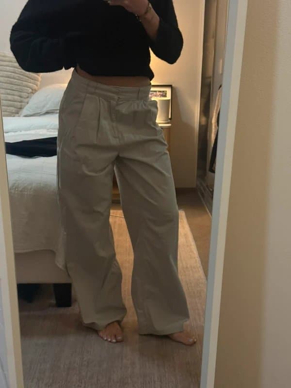 ASOS Asos beige cargo / suit pant really cool ! Can be worn in office or street style