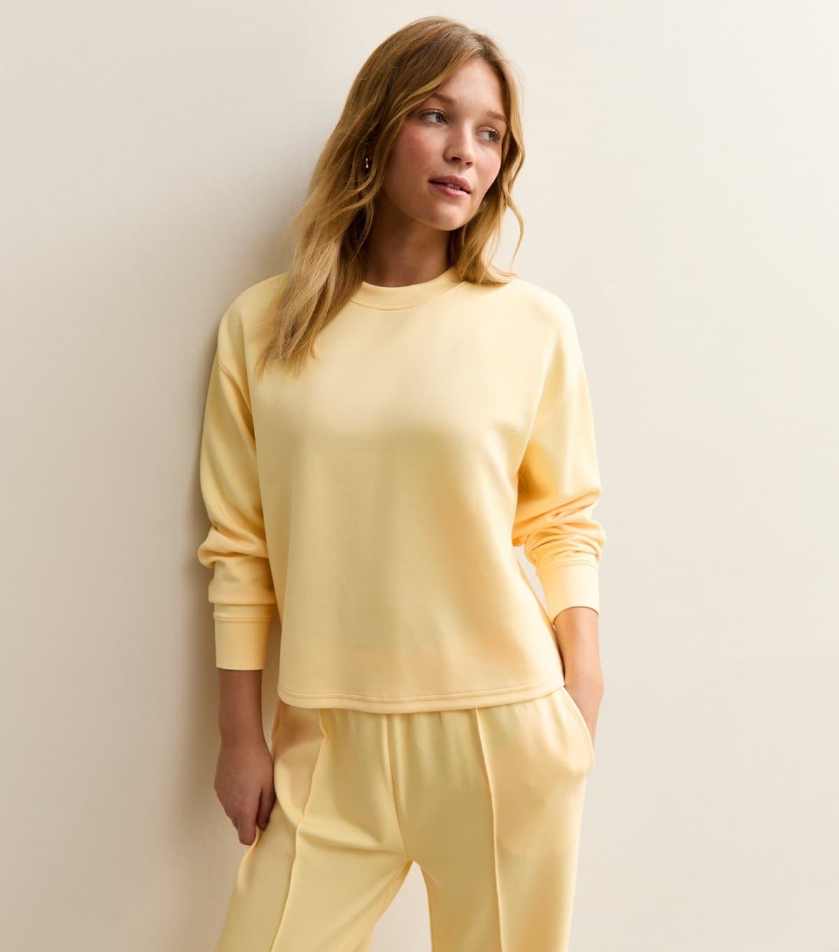 New Look Women's Premium Light Yellow Oversized Crew Neck Sweatshirt New Look