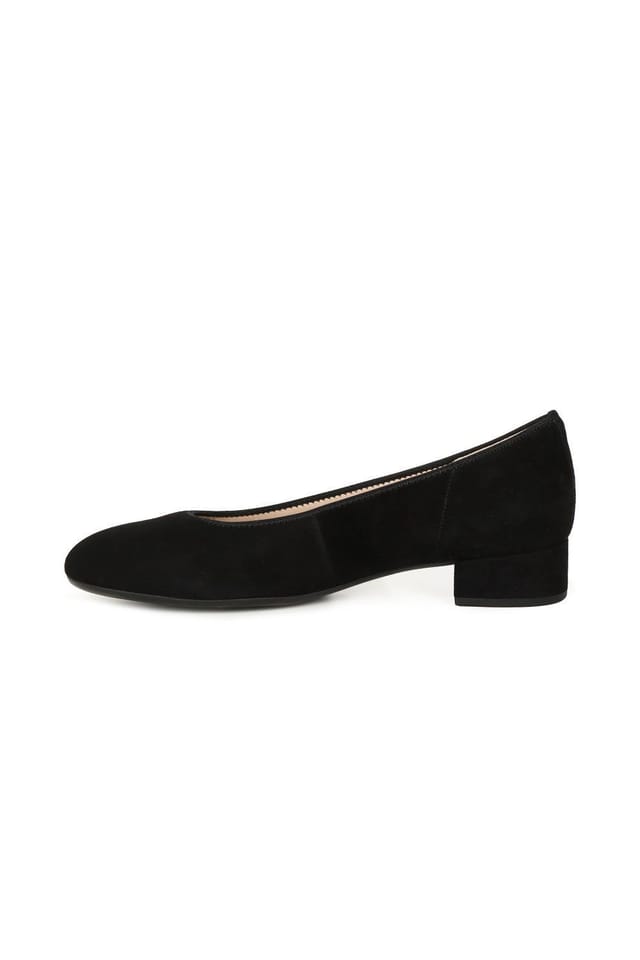 Gabor Gabor Women's 'Betty' Court Shoes in Jet Black - 2