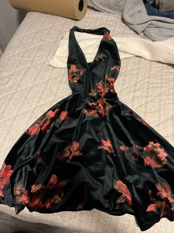 New Look Halter neck black velvet dress - 1