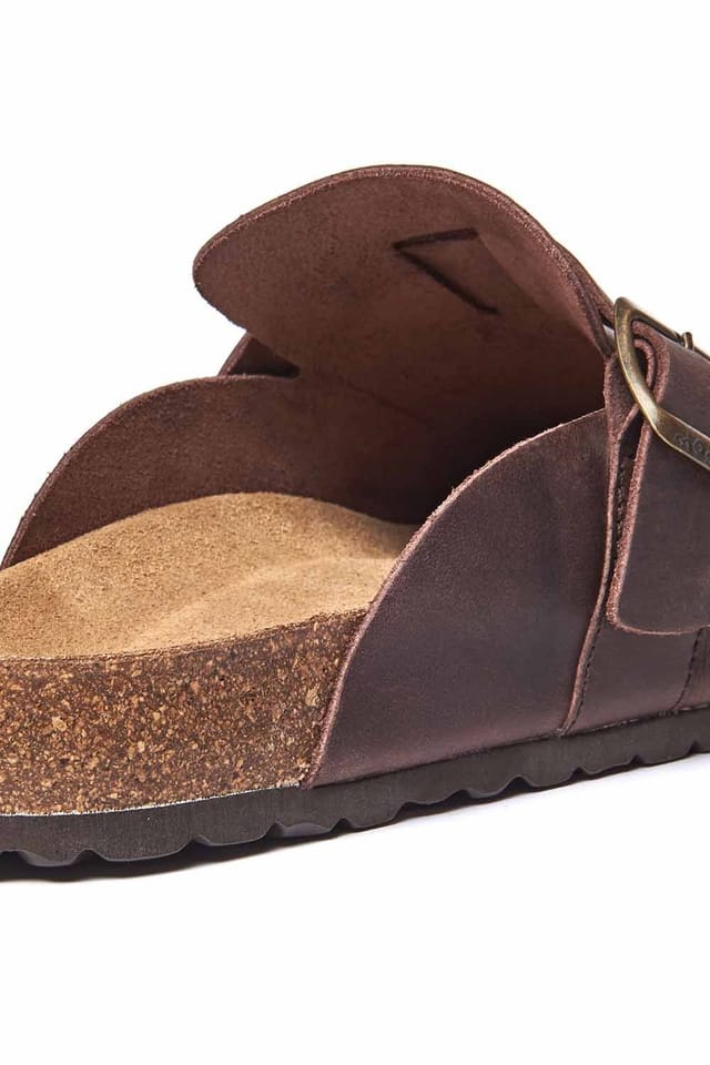 Moshulu Moshulu Men's 'Buckator' Cork Footbed Clogs in Chocolate - 3