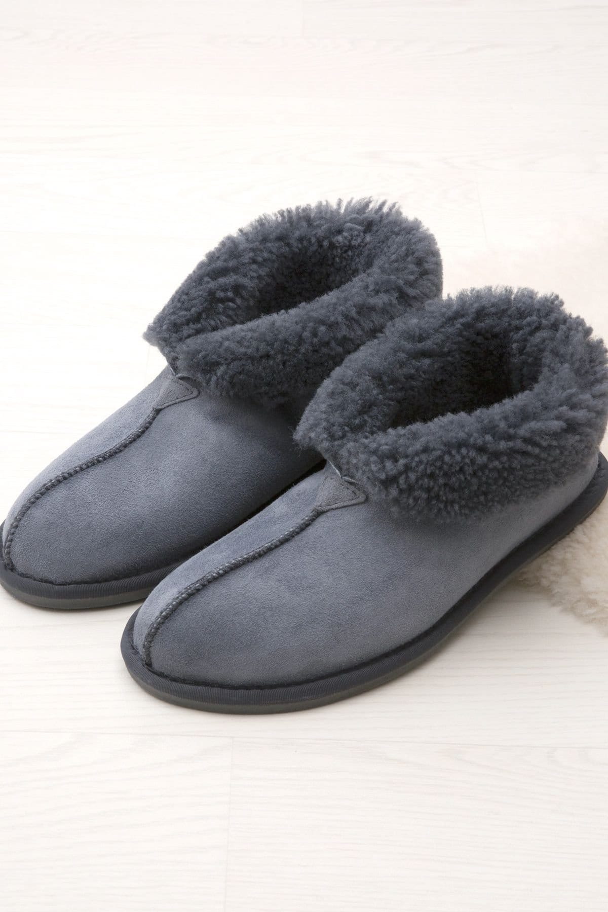 Celtic & Co Celtic & Co Men's Sheepskin Bootee Slippers in Mid Grey - 4