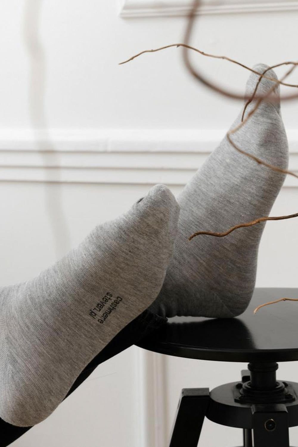Steven Steven Men's Cashmere Socks - Luxury Soft & Warm Seamless Everyday Socks in Grey - 4