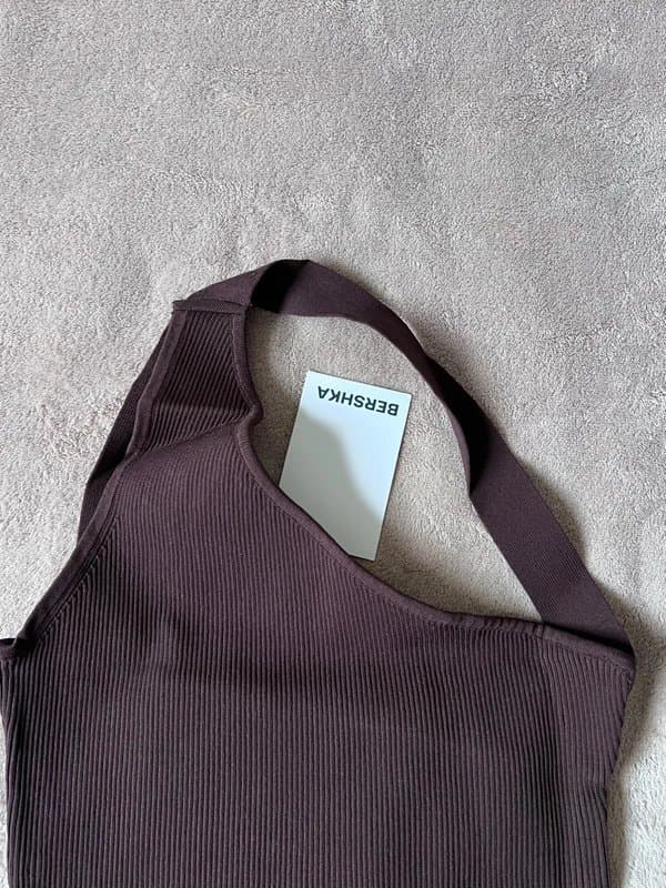 Bershka Bershka One Shoulder Asymmetric Knitted Top in Brown | L UK12