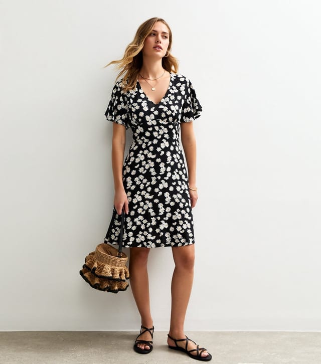 Sunshine Soul Women's Black Floral Print Flutter Sleeve Mini Dress Sunshine Soul New Look - 3