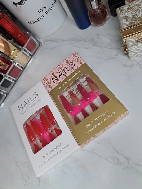 Source Unknown Press-on Nail Bundle! Red.