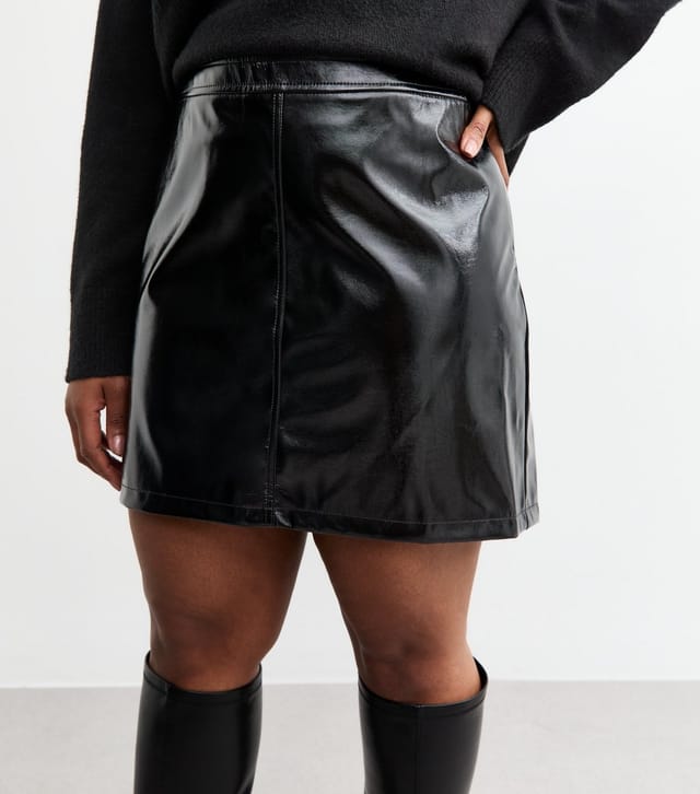 New Look Women's Plus Size Black Vinyl Faux Leather A-Line Mini Skirt Curves New Look - 2