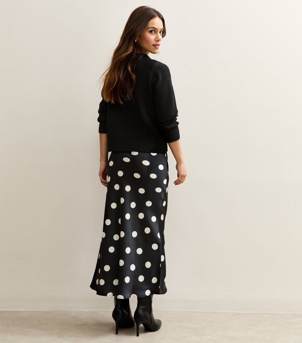 New Look Women's Petite Black Polka Dot Bias Cut Midi Skirt New Look - 4