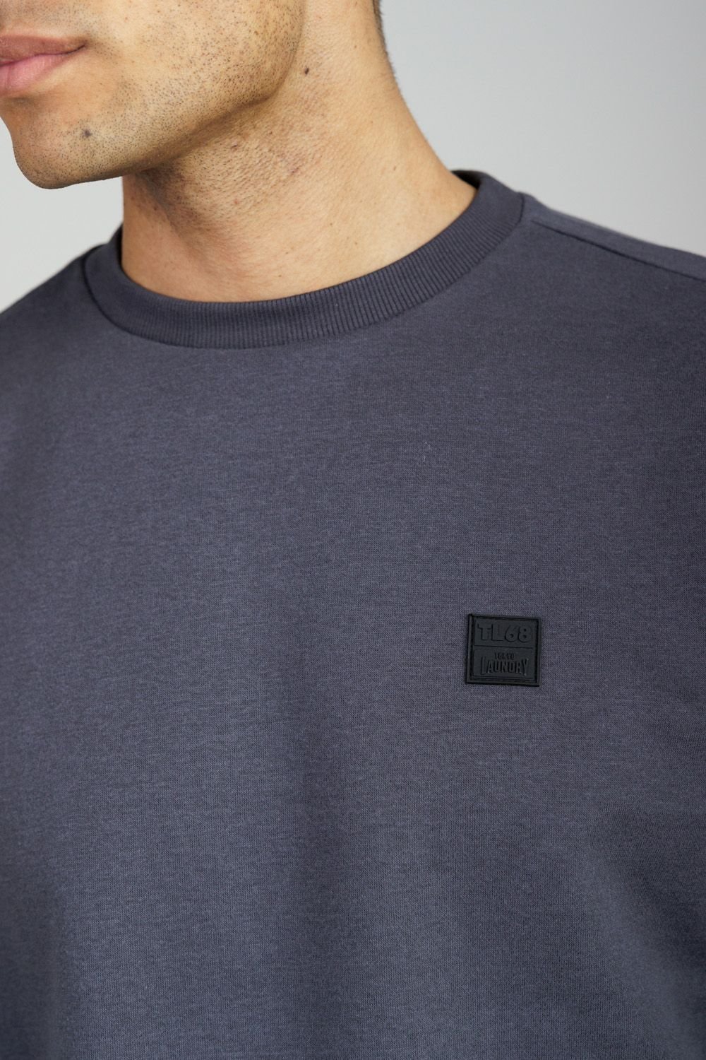 Tokyo Laundry Tokyo Laundry Men's Essential Brushed Fleece Crew Sweatshirt in Grey - 4