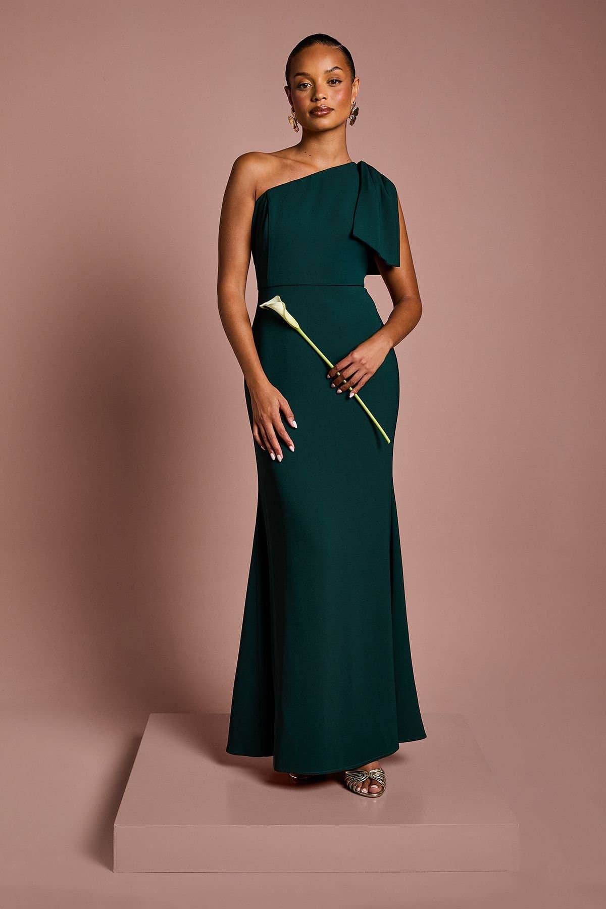 Coast Coast Women's Honoured Petite Bow One Shoulder Maxi Bridesmaid Dress in Emerald