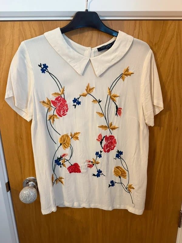 Topshop Topshop short sleeved embroidered top