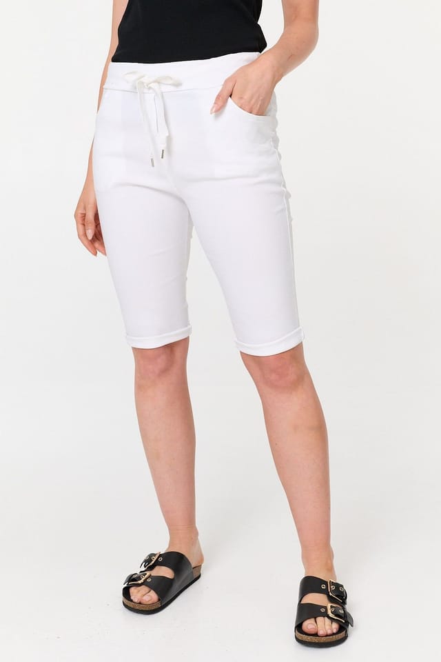Izabel London Izabel London Women's Tie Front Slim Knee Length Shorts in White - 2