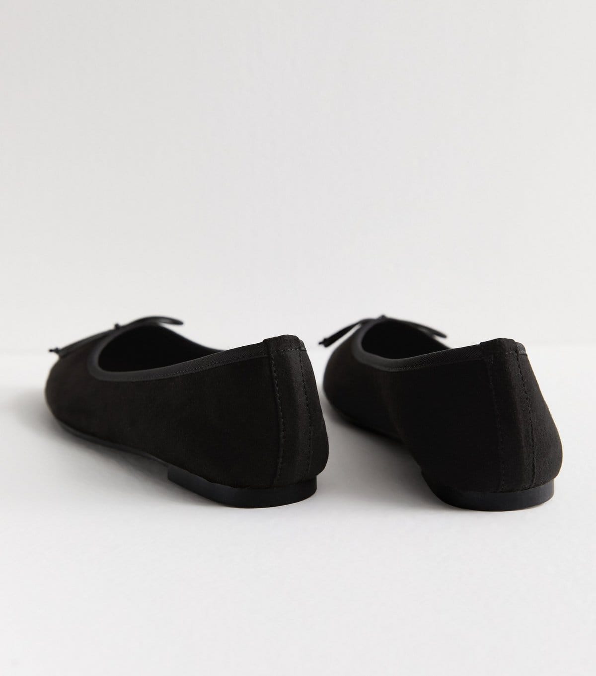 New Look Women's Black Suede-Look Bow-Trim Flat Ballerina Shoes New Look - 4