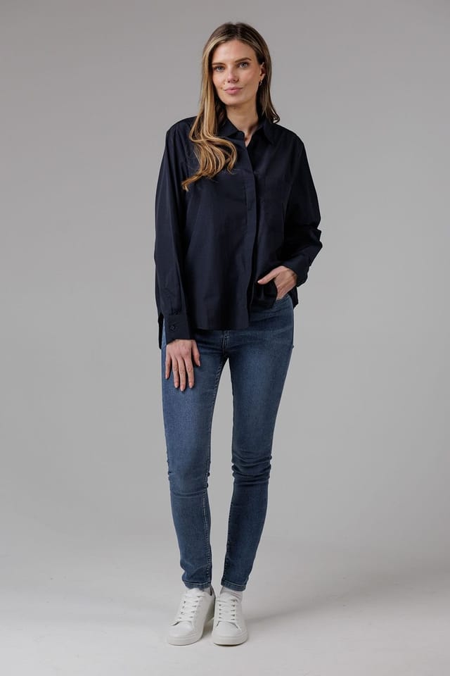 French Connection French Connection Women's Cotton Long Sleeve Chest Pocket Poplin Popover High-Low Hem Shirt in Navy - 3
