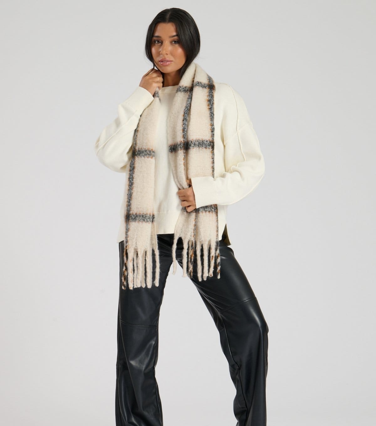 South Beach Cream Checked Fluffy Scarf South Beach New Look - 4