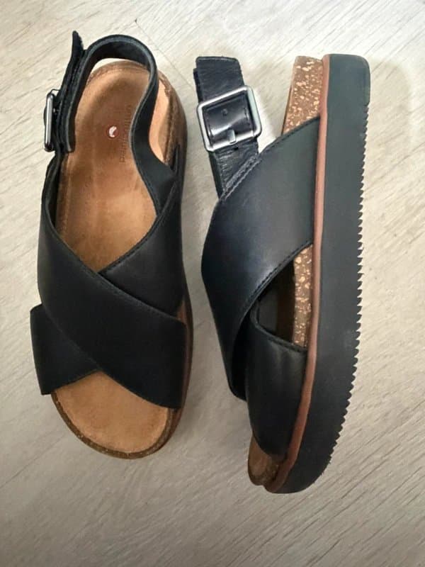 Clarks Black leather Clarks unstructured crossover sling back sandals. Size 3