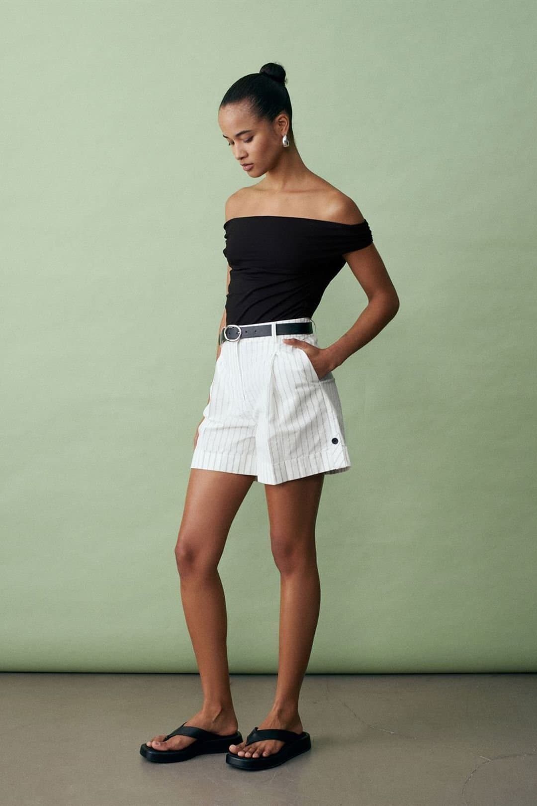 Dilvin Dilvin Women's High-waist Striped Belted Tailored Shorts in Off-White