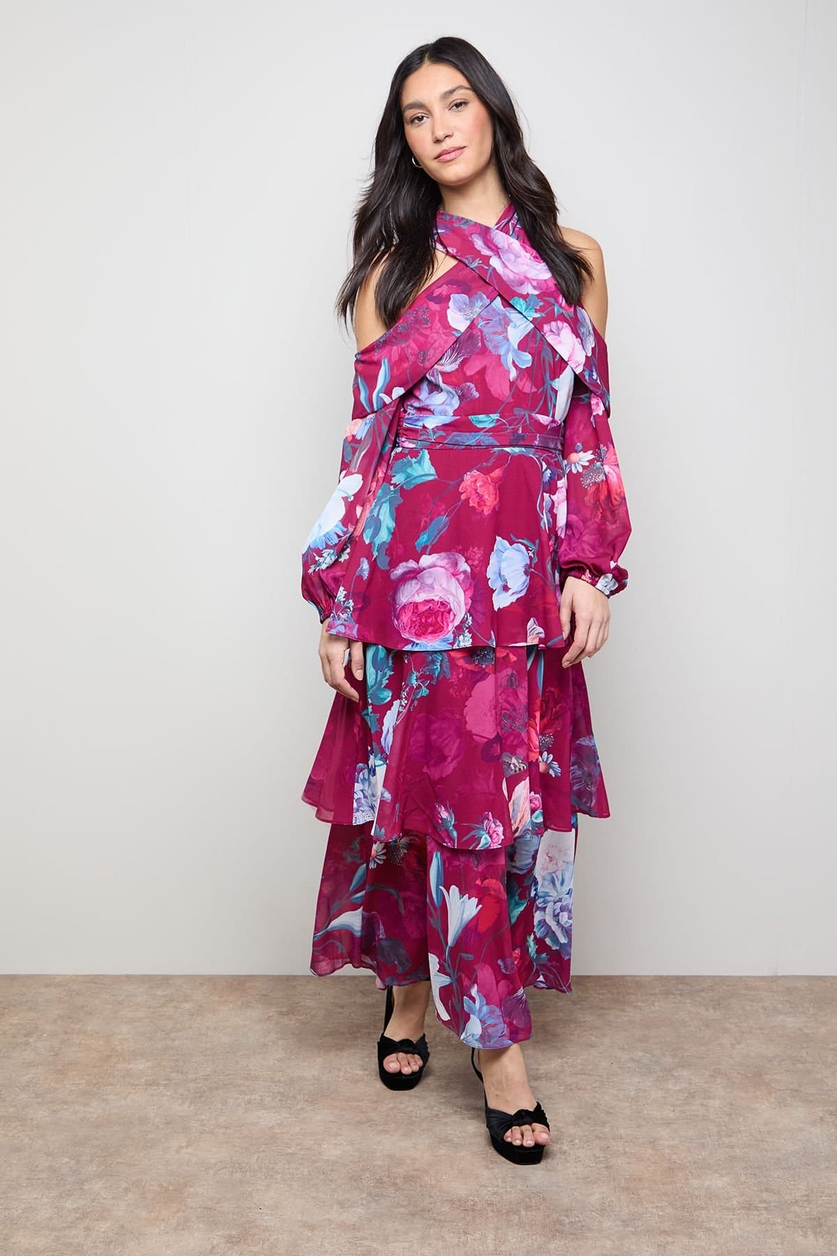 Oasis Oasis Women's Printed Halterneck Off-The Shoulder Tiered Maxi Dress in Floral