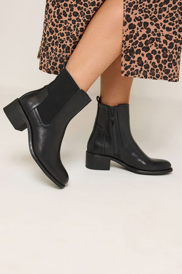 Yours Yours Women's Heeled Chelsea Boots In Wide E Fit in Black - 2