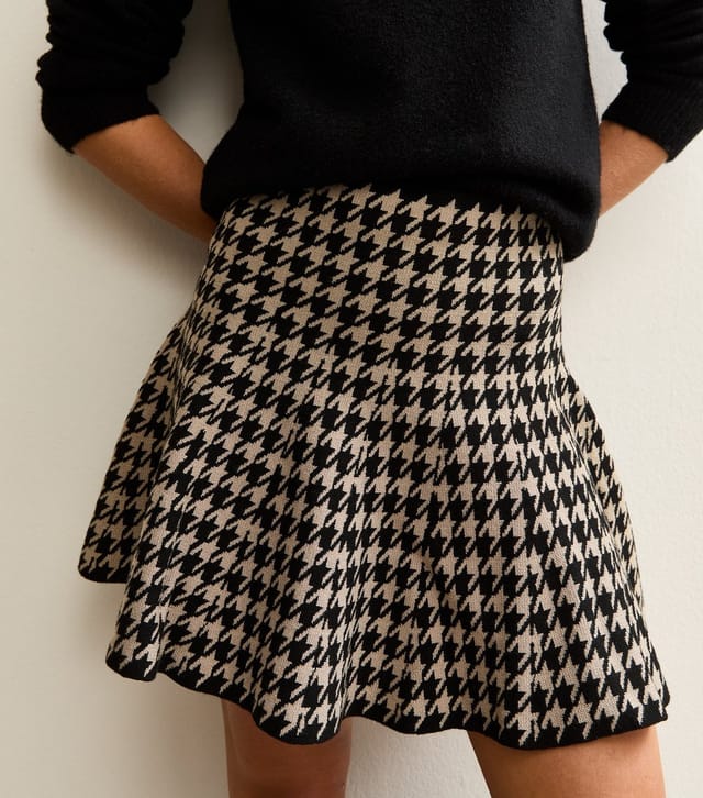 New Look Women's Petite Brown Dogtooth Flippy Mini Skirt New Look - 2