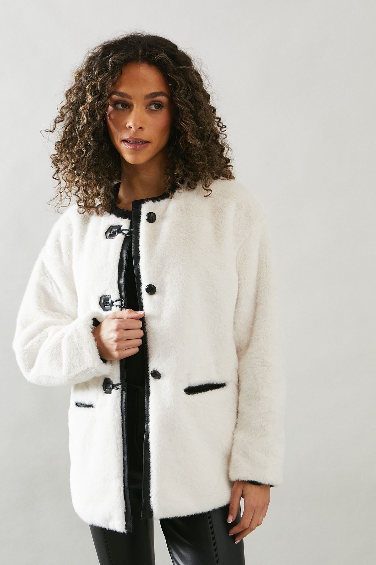 Wallis Wallis Women's PU Detail Faux Fur Jacket in Ivory - 2