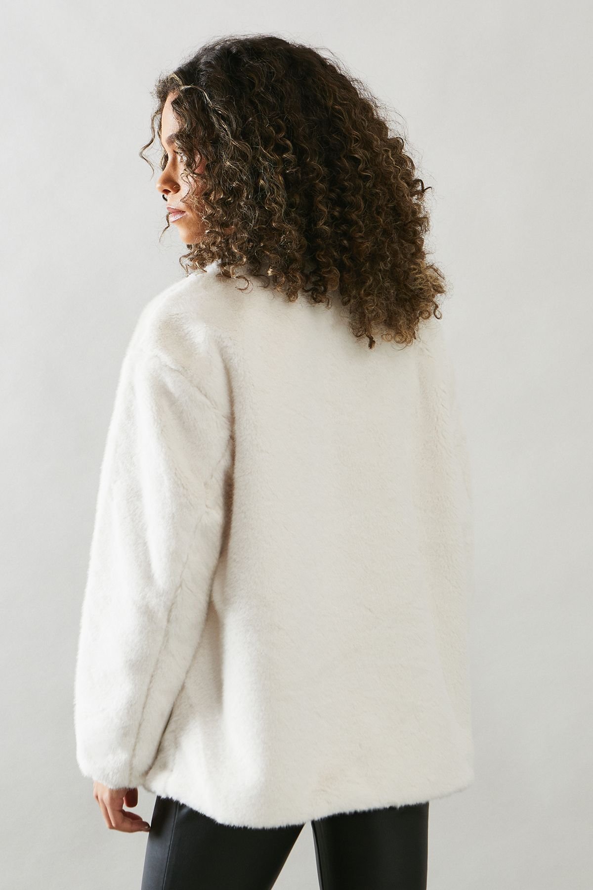 Wallis Wallis Women's PU Detail Faux Fur Jacket in Ivory - 4