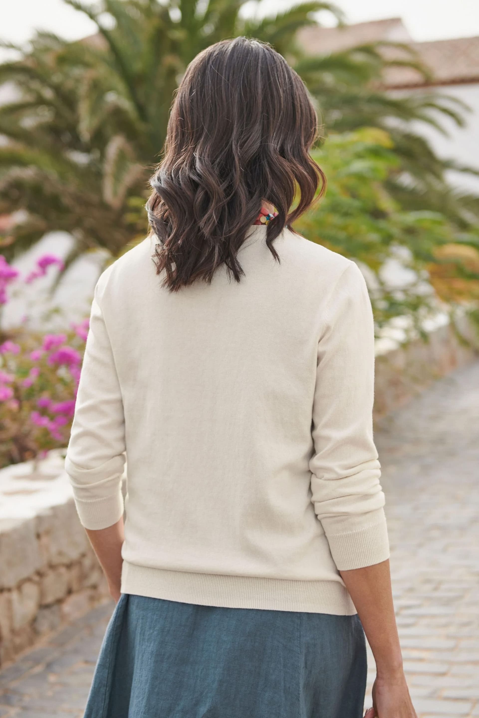 WoolOvers WoolOvers Women's Cashmere & Merino Classic V Neck Cardigan in Cream