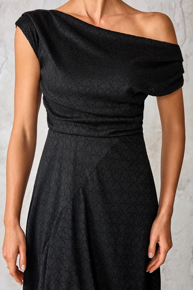 Jolie Moi Jolie Moi Women's Textured Asymmetrical Draped Midaxi Dres in Black - 3