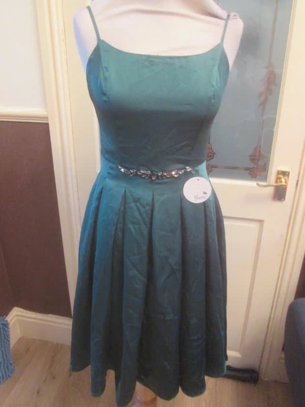 Yumi Yumi size 8 6 ? Green satin occasion Dress Brand new with tags