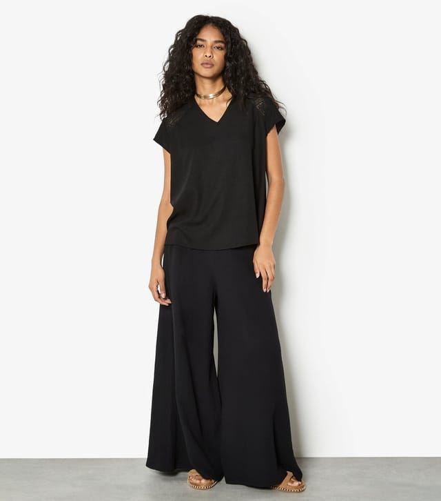 Apricot Women's Black Lace V Neck Top Apricot New Look - 2